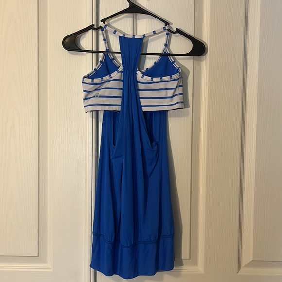 Lululemon tank top size 4 with built in sports bra - Picture 3 of 6